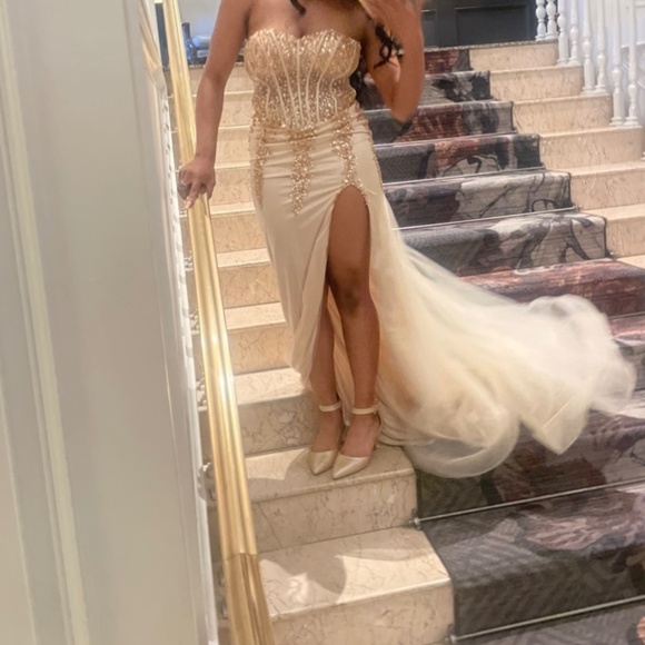 Formal Gown Prom - Picture 1 of 5